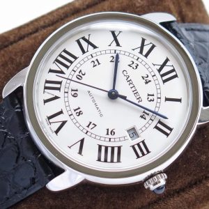 Alternative view of Cartier (London Collection) W670101 Ultra-Thin Classic. Authentic molded case housing an imported Miyota 9015 movement. The SOLO collection perfectly preserves its timeless elegance and signature Cartier features. Roman numeral hour markers, sword-shaped blued steel hands, and a cabochon-cut sapphire crown create a flawless fusion with the flange. Truly embodies refined sophistication for formal occasions!42mm x 8.36mm Steel bracelet or Italian calf leather strap